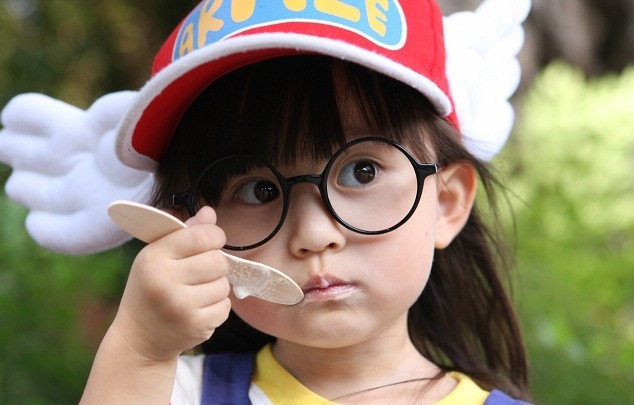 社會(huì)在變化，孩子的成長(zhǎng)環(huán)境也在變化，那么教養(yǎng)方式自然也要不斷進(jìn)步。身為家長(zhǎng)，就要責(zé)無(wú)旁貸地主動(dòng)吸收教育新知。在傳統(tǒng)的親子教育方式中，多半是父母用權(quán)威來(lái)教育孩子，而打罵處罰更是權(quán)威教育的重要方法。吸收新知可以幫助家長(zhǎng)跳出自己的成長(zhǎng)經(jīng)驗(yàn)，及時(shí)調(diào)整自己的教育觀念。