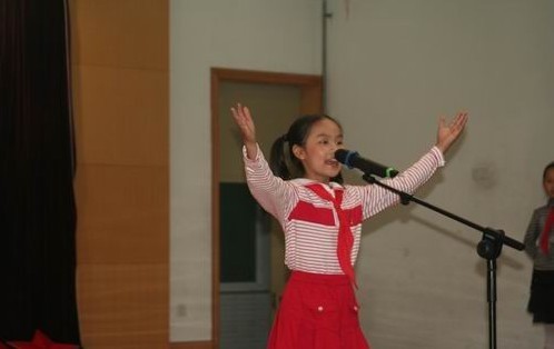 　作為當(dāng)代的孩子，認(rèn)真學(xué)習(xí)運用好科學(xué)文化知識，樹立正確的人生觀、世界觀、價值觀。