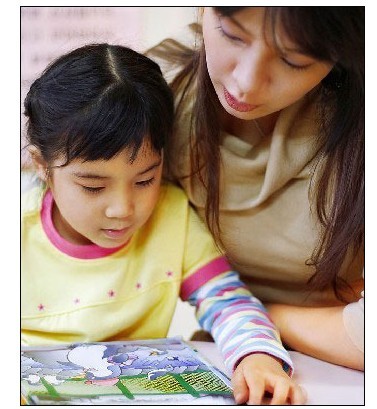 　那么該怎么處理孩子這樣的問題呢?愛通天下教育專員認為：先要孩子接受父母已經(jīng)離婚的事實，作為父母而言，即使離婚了，也要讓孩子感受到感覺到家庭的愛，又能有個健康的心態(tài)的確是件很難做的事。