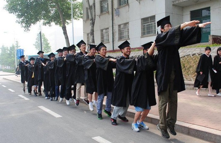 愛通天下教育培訓(xùn)專員認(rèn)為：這些孩子想退學(xué)因為科目不及格，學(xué)生的學(xué)習(xí)方法不得當(dāng)，缺乏自學(xué)能力，是有失偏頗的。其實這些的原因背后有諸多原因完成的。