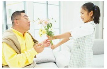 　李開復(fù)有兩個(gè)女兒，他很愛他的女兒。他曾經(jīng)接受相關(guān)媒體采訪的時(shí)候，以“吾家有女初長(zhǎng)成”的喜悅口吻，分享教養(yǎng)一對(duì)千金的心路歷程。