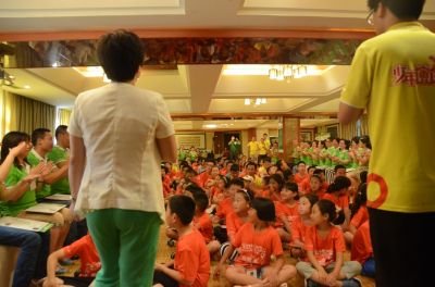 相信歐爸“讓中國教育亮起來”的夢想必將實(shí)現(xiàn)