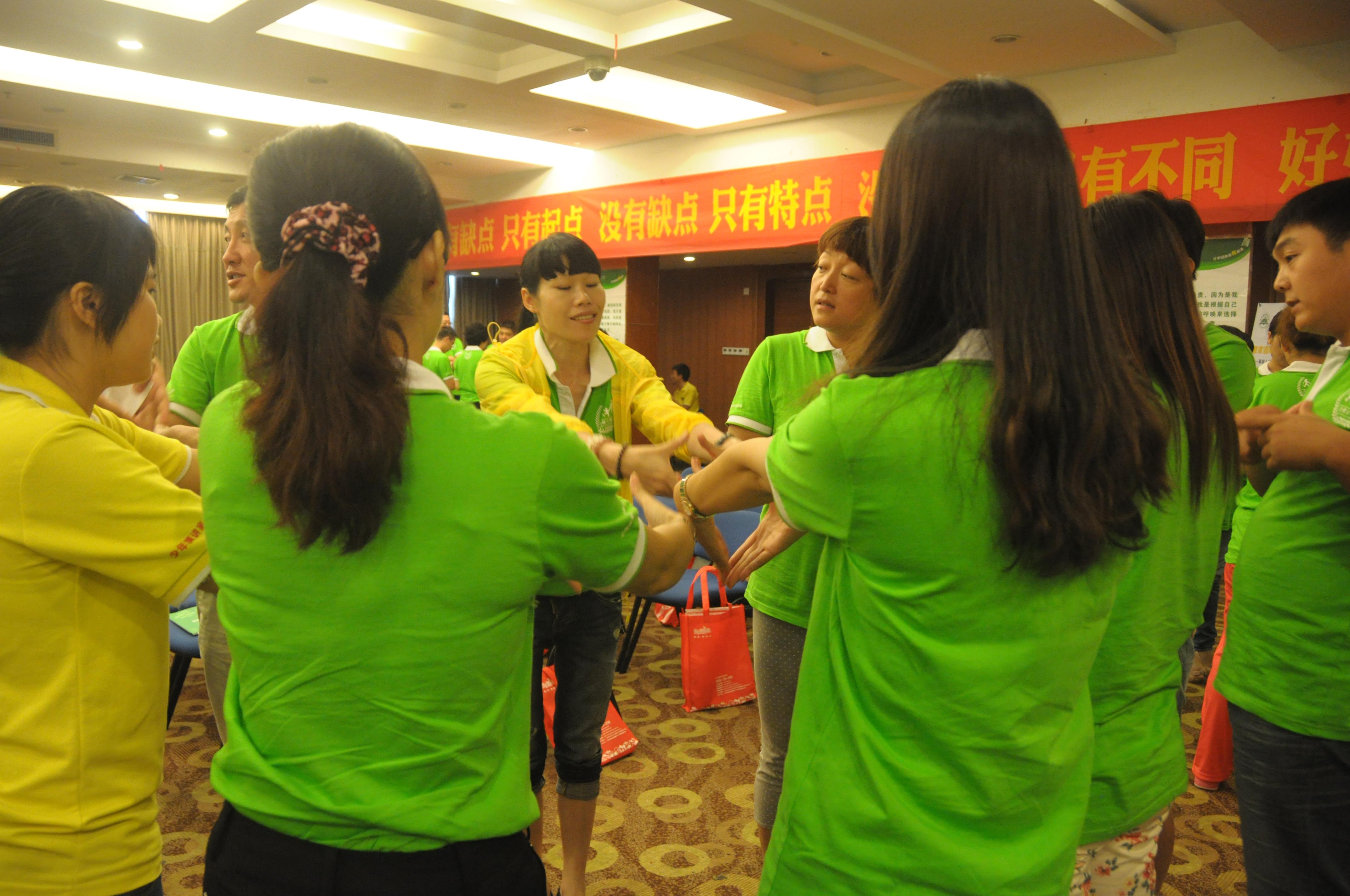 父母大學(xué)激情展示愛的行為喲喲歌