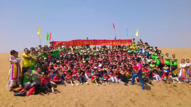 少年演講家夢(mèng)想主題教育體驗(yàn)園的奠基典禮在庫布齊沙漠邊緣的鄂爾多斯杭錦旗舉行