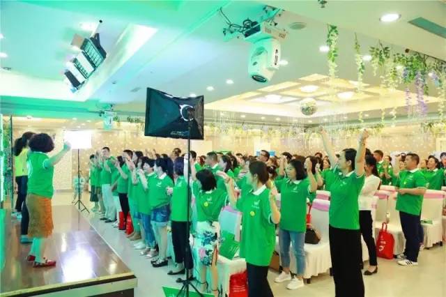 內(nèi)蒙巴彥淖爾父母走進歐爸課堂學習愛的教育與演講