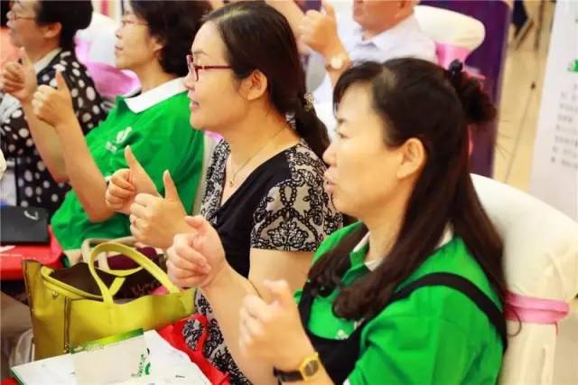 內(nèi)蒙巴彥淖爾父母走進歐爸課堂學習愛的教育與演講