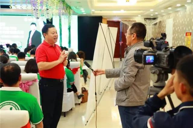 內(nèi)蒙巴彥淖爾父母走進歐爸課堂學習愛的教育與演講