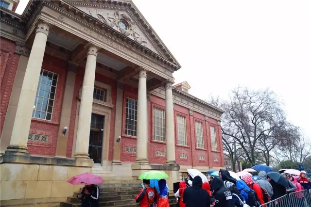 他驚嘆我的自信，我鐘愛他的柔情