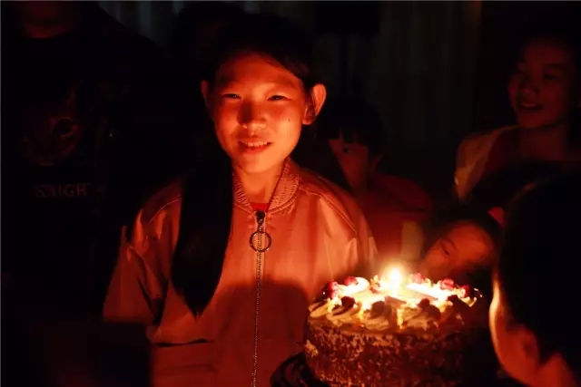 他驚嘆我的自信，我鐘愛他的柔情