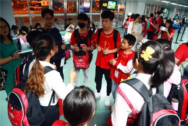 他驚嘆我的自信，我鐘愛他的柔情